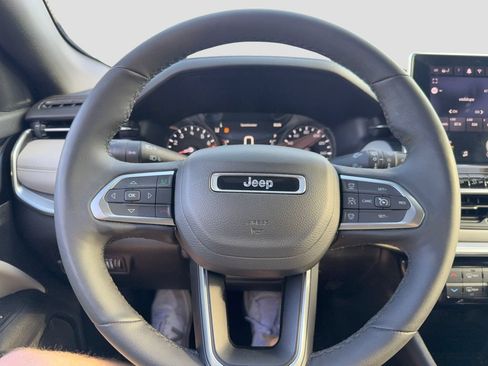 Used 2025 Jeep Compass Limited AWD/4WD image 16