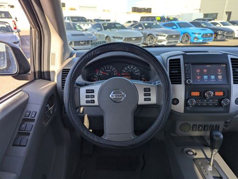 Used 2020 Nissan Frontier SV image 24