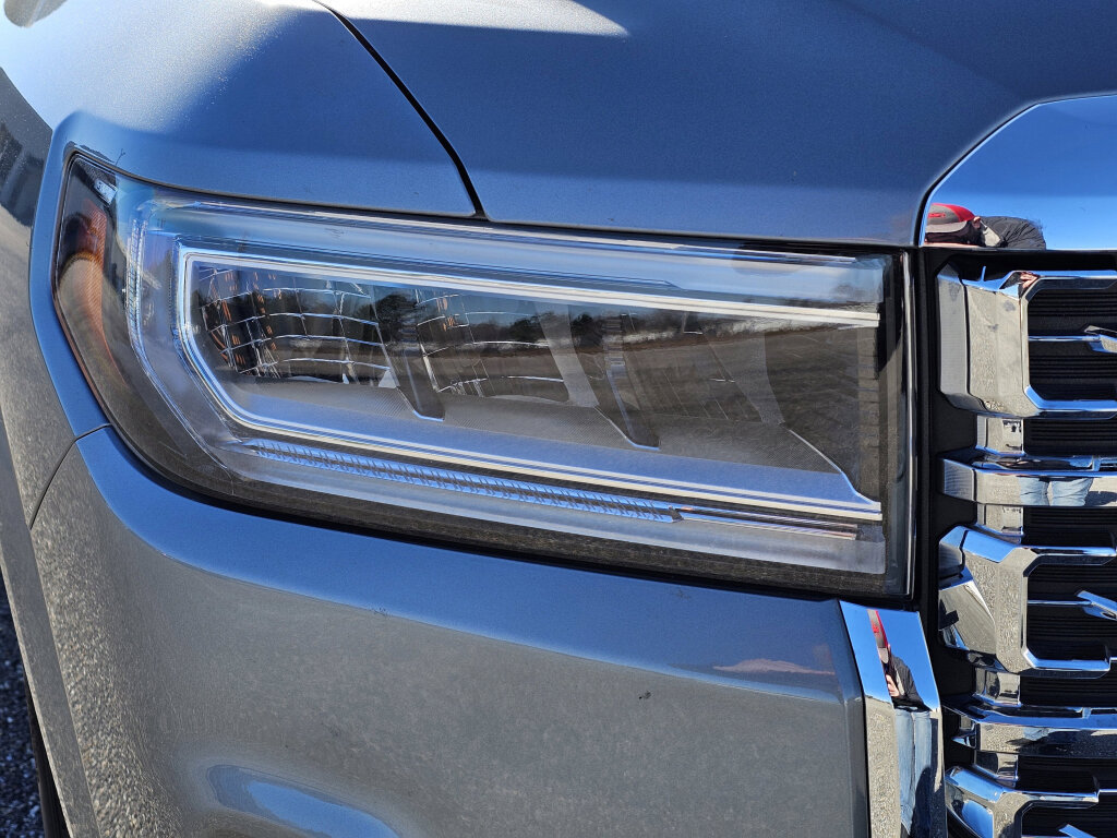 Used 2023 GMC Acadia Denali w/ Denali Technology Package FWD image 4