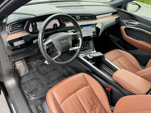Used 2022 Audi e-tron Premium w/ Convenience Plus Package AWD/4WD image 23