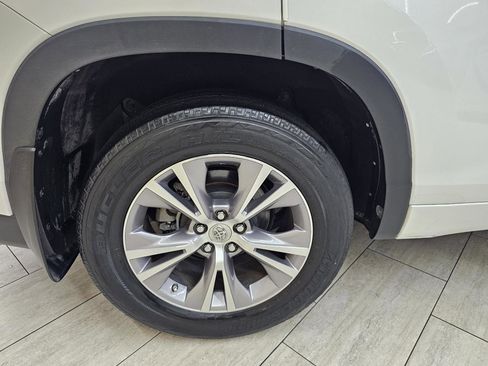 Used 2015 Toyota Highlander XLE AWD/4WD image 43