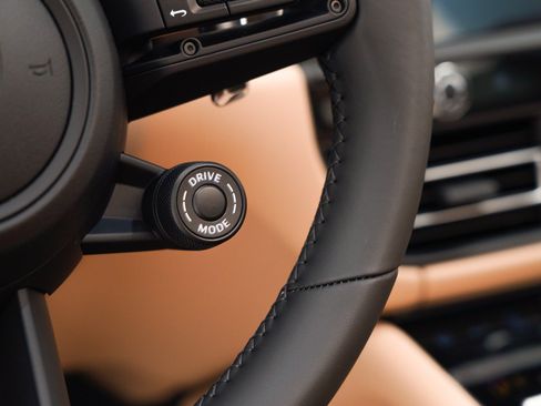 Certified 2026 Porsche Macan AWD/4WD image 25