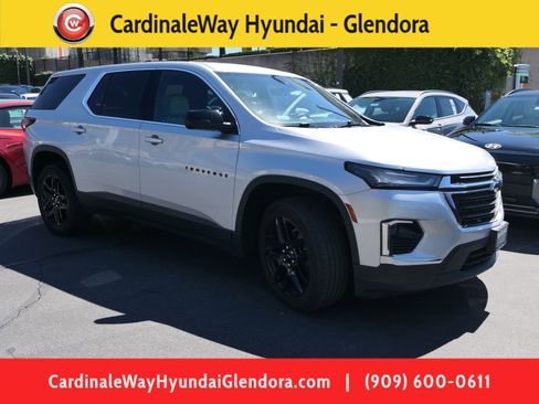 Used 2022 Chevrolet Traverse LS image 1