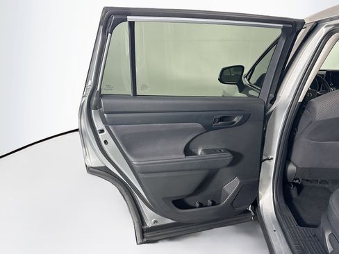 Used 2024 Toyota Highlander LE image 26