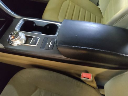 Used 2020 Ford Fusion SE image 26