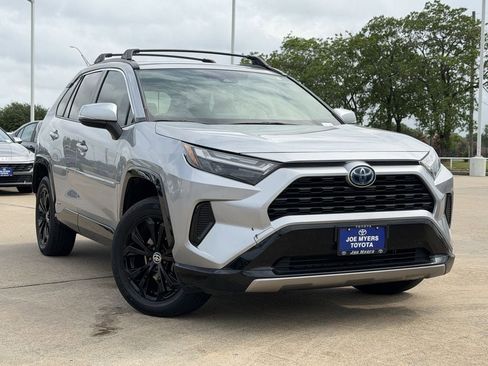 Used 2022 Toyota RAV4 SE w/ Convenience Package AWD/4WD image 2