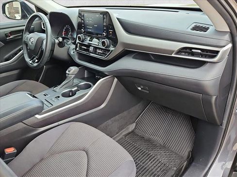 Certified 2021 Toyota Highlander LE image 21