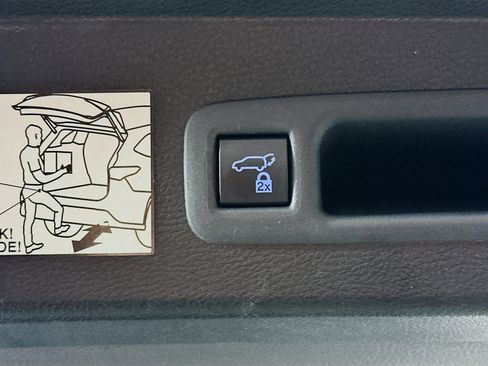 Used 2021 Toyota Sienna XLE w/ XLE Plus Package image 32