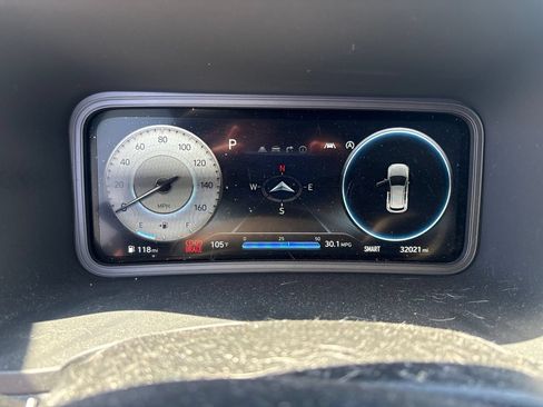 Used 2022 Hyundai Kona Limited w/ Cargo Package FWD image 2