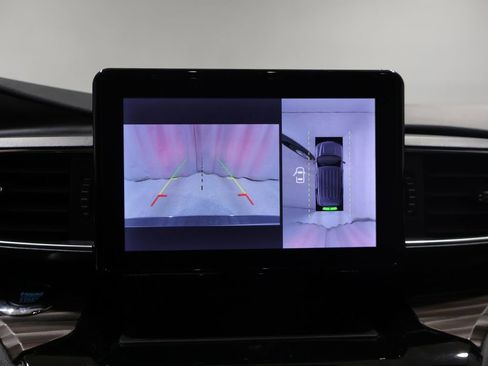 Used 2022 Ford Explorer Limited w/ Equipment Group 301A image 11