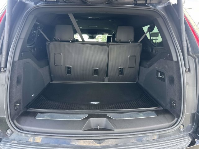 Used 2022 Cadillac Escalade ESV Luxury w/ LPO, Illumination Package AWD/4WD image 12
