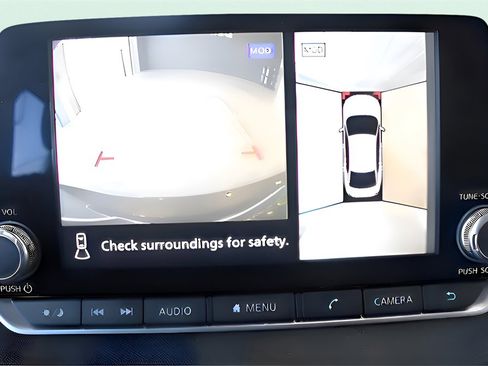 Used 2025 Nissan Sentra SR w/ SR Premium Package image 17