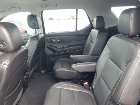 Used 2021 Chevrolet Traverse LT image 12