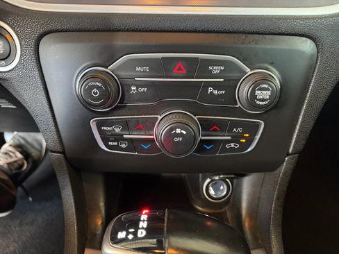 Used 2022 Dodge Charger SXT RWD image 19