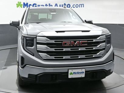 New 2025 GMC Sierra 1500 SLE w/ Preferred Package