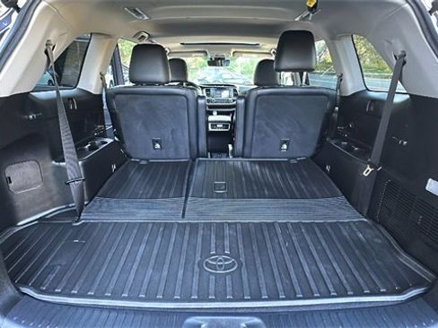 Used 2017 Toyota Highlander Limited image 40