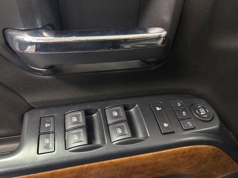 Used 2018 Chevrolet Silverado 2500 High Country w/ Duramax Plus Package image 33