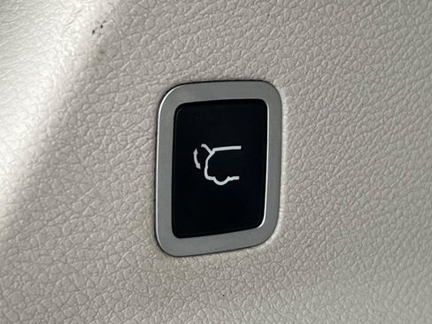Used 2017 Chrysler Pacifica Limited FWD image 36