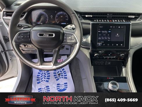 Used 2024 Jeep Grand Cherokee Altitude AWD/4WD image 7