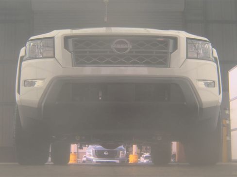 Used 2024 Nissan Frontier SV w/ SV Convenience Package image 3