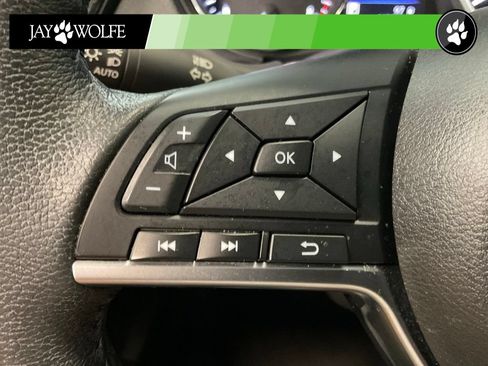 Used 2020 Nissan Rogue SV w/ Premium Package FWD image 12