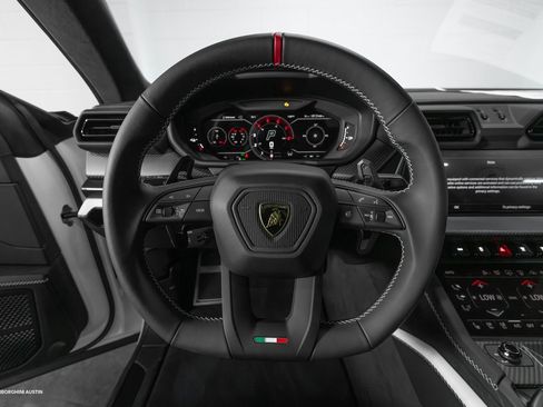 Used 2025 Lamborghini Urus SE image 27