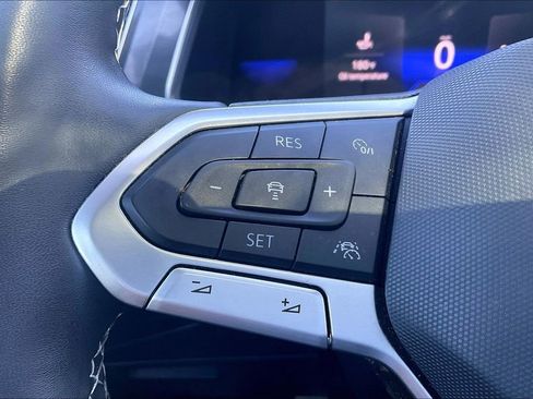 Used 2022 Volkswagen Tiguan SE w/ Panoramic Sunroof Package image 13