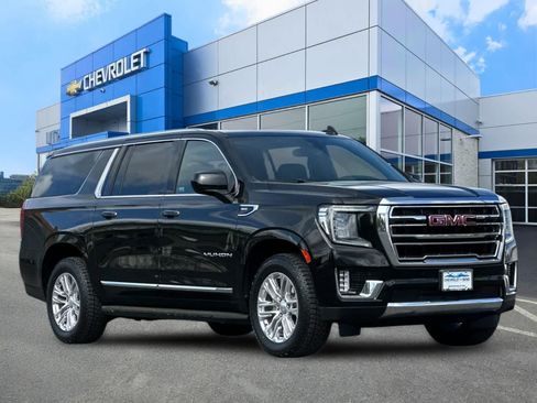 Used 2023 GMC Yukon XL SLT AWD/4WD image 9