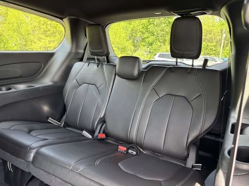 New 2027 Chrysler Pacifica Select FWD image 8