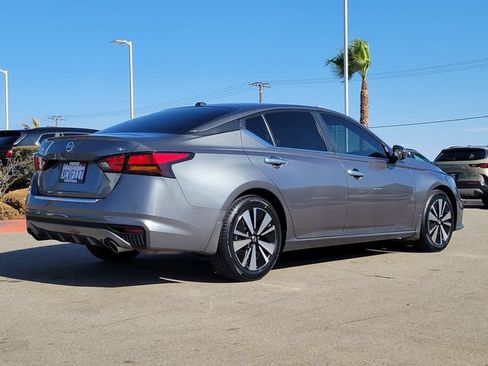 Used 2022 Nissan Altima 2.5 SV w/ SV Premium Package FWD image 4