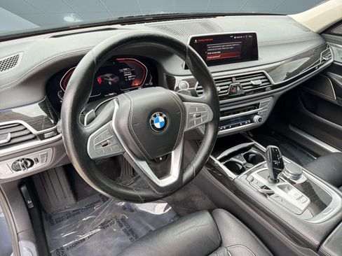 Used 2020 BMW 740i w/ Premium Package RWD image 4