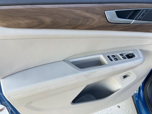 Certified 2025 Volkswagen Atlas SE image 13