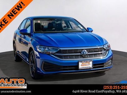 Used 2024 Volkswagen Jetta SE w/ Panoramic Sunroof Package