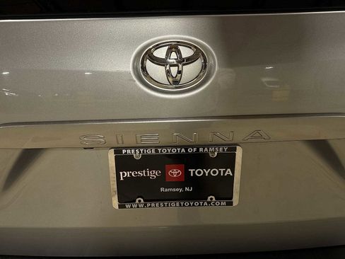 Used 2014 Toyota Sienna LE image 25