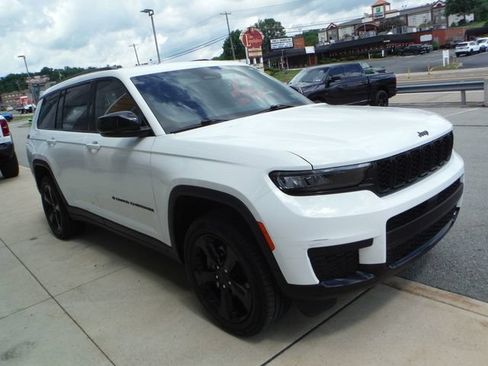 Certified 2023 Jeep Grand Cherokee L Laredo AWD/4WD image 8