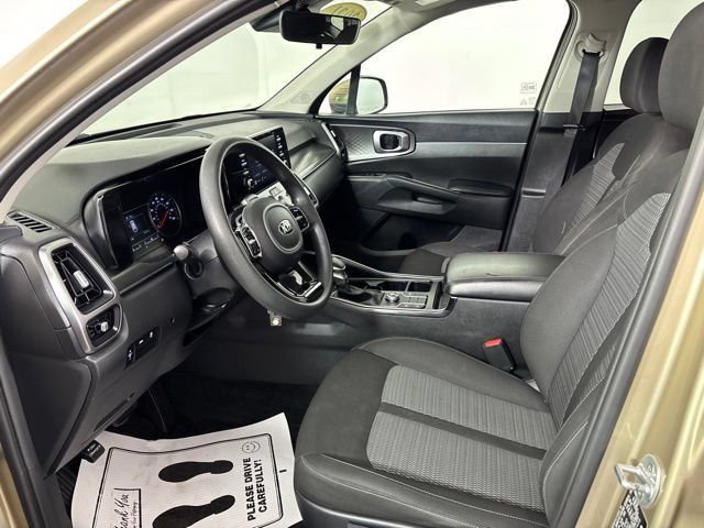 Used 2021 Kia Sorento LX FWD image 2