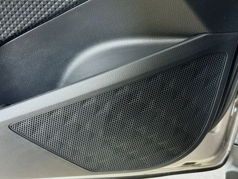 Used 2020 Toyota C-HR XLE image 21