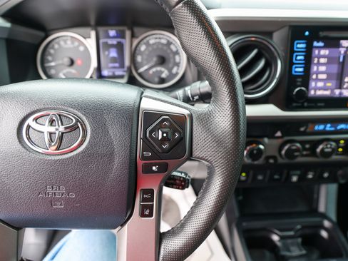 Used 2019 Toyota Tacoma Limited AWD/4WD image 35