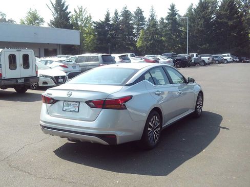 Used 2025 Nissan Altima 2.5 SV FWD image 5