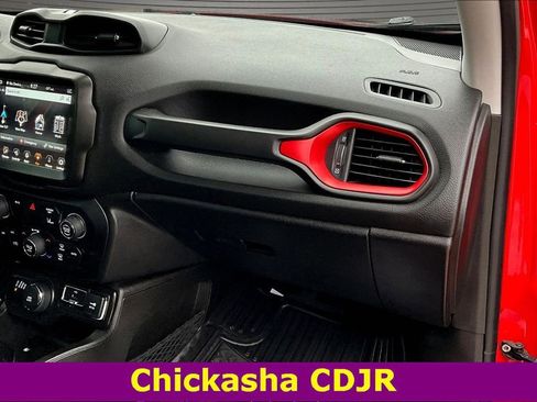 Used 2022 Jeep Renegade Latitude w/ Sun/Sound Group image 25