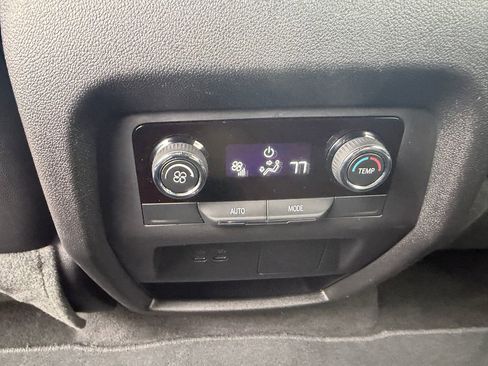 Used 2026 Chevrolet Traverse LT AWD/4WD image 33