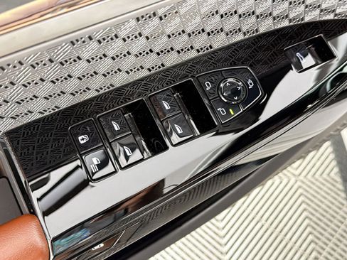 Certified 2023 BMW 760i xDrive AWD/4WD image 13