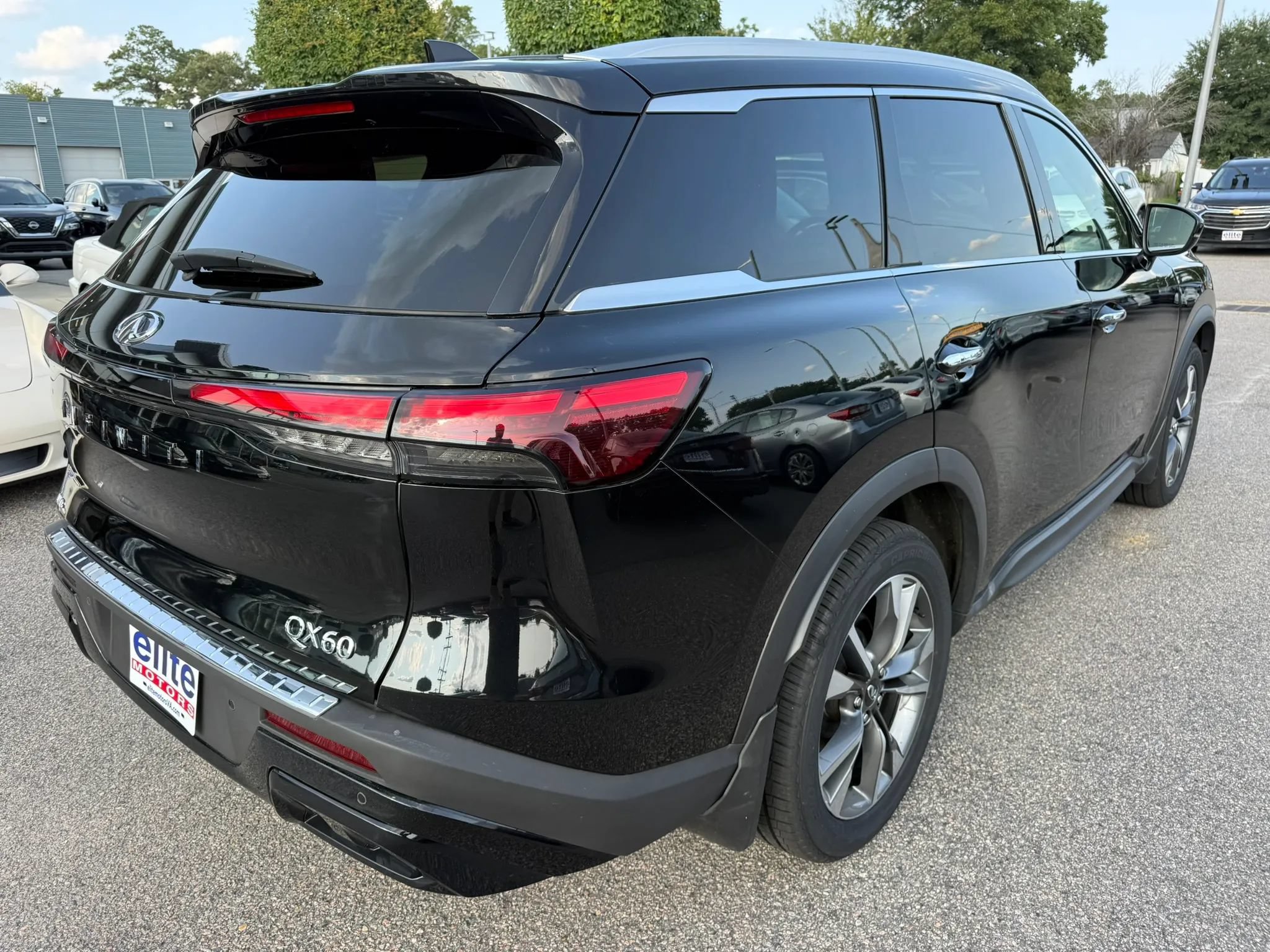 Used 2023 INFINITI QX60 Luxe w/ Cargo Package AWD/4WD image 7