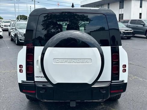 Used 2025 Land Rover Defender 130 X-Dynamic SE AWD/4WD image 10