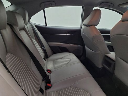 Used 2022 Toyota Camry SE image 19