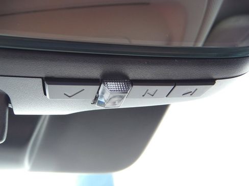 Used 2023 Buick Envision Avenir AWD/4WD image 43