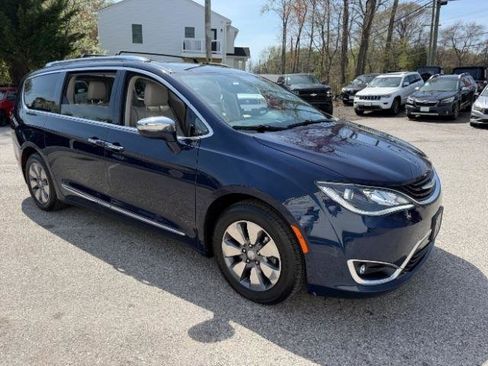 Used 2018 Chrysler Pacifica Limited image 7
