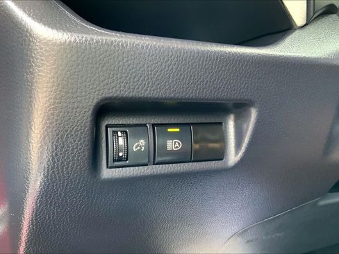Used 2024 Toyota RAV4 XLE FWD image 32