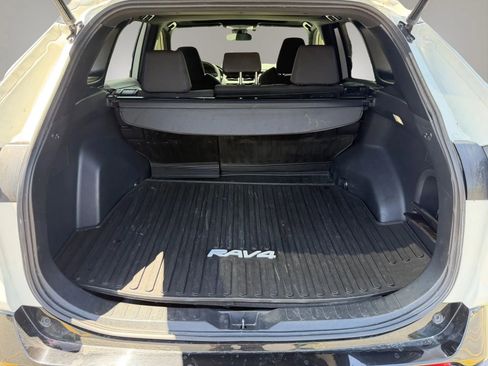 Used 2022 Toyota RAV4 SE w/ Convenience Package AWD/4WD image 9