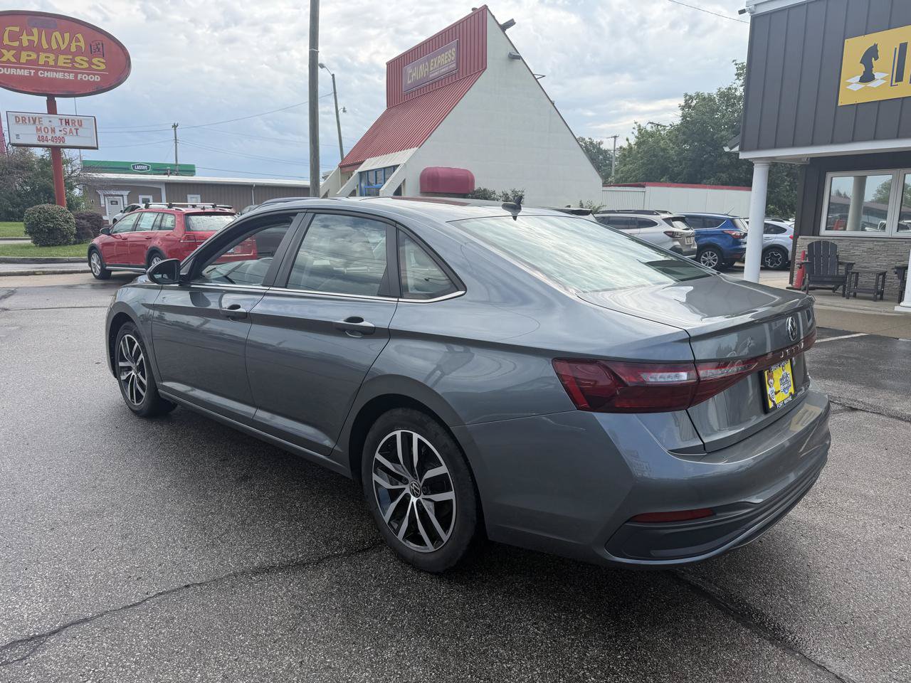 Used 2025 Volkswagen Jetta SE FWD image 8